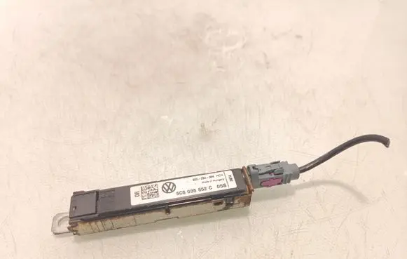Volkswagen Jetta VI Aerial antenna amplifier 5C6035552C