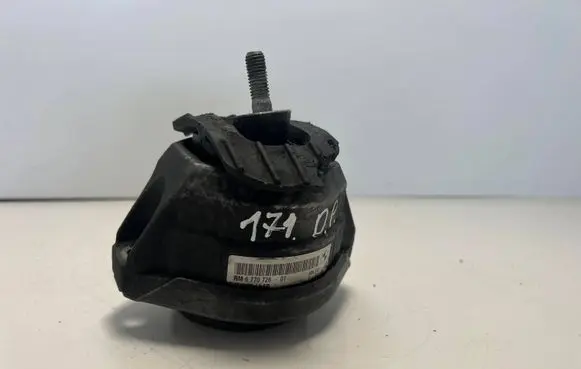 BMW 5 E60 E61 Engine mount bracket 6770726 580312