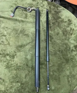 Jeep Grand Cherokee Tailgate strut 