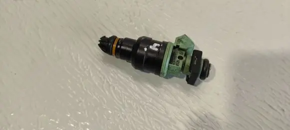 BMW 5 E39 Fuel injector 0280150415