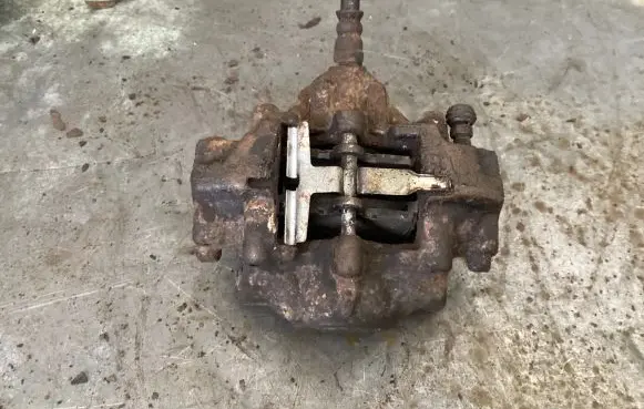 Mercedes-Benz C W203 Rear brake caliper