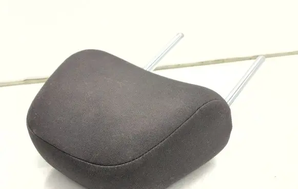 Volkswagen Golf VII Front seat headrest 