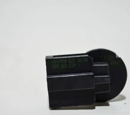 Audi A4 S4 B8 8K Oil temperature sensor 6Q0820539
