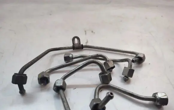 Opel Mokka X Fuel line pipe