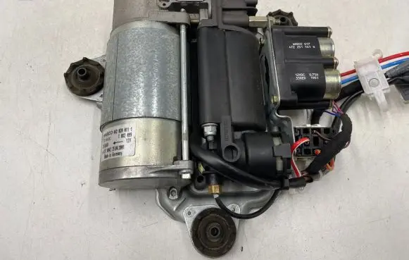 BMW X5 E53 Air suspension compressor/pump 4430200111 GP76A60 1082099