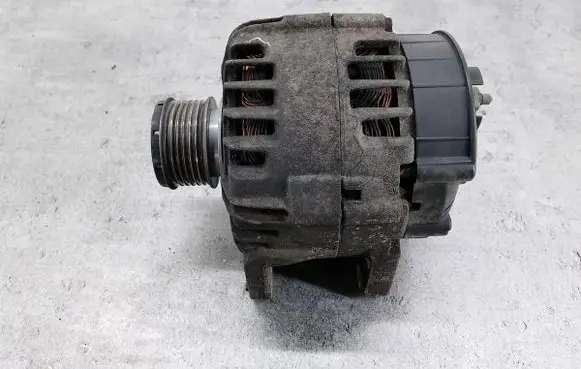 Renault Megane III Generator/alternator 231000026R