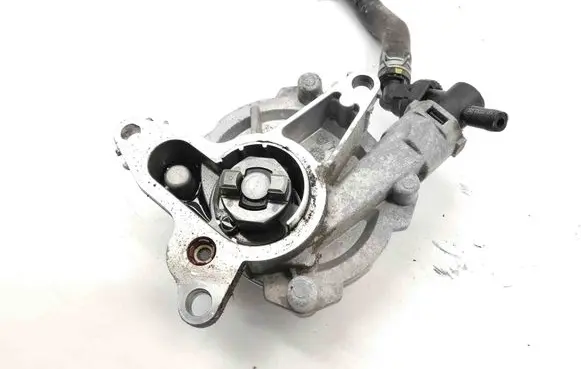 Nissan Qashqai Vacuum pump