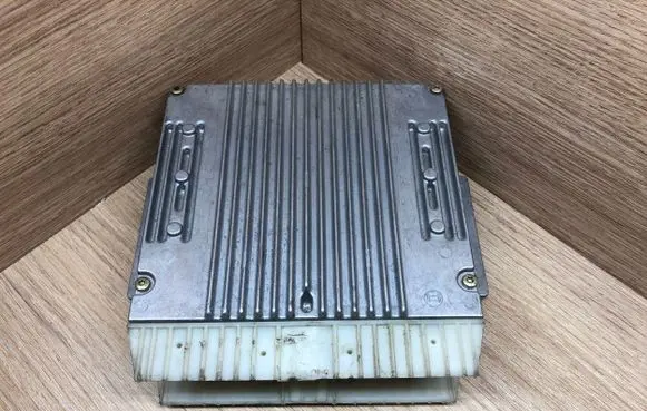 Mercedes-Benz E W210 Engine control unit/module A0215452032 26RT4770 0261204321