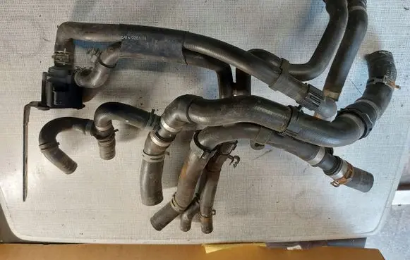 Volkswagen Transporter - Caravelle T6 Engine coolant pipe/hose 5Q0965561B