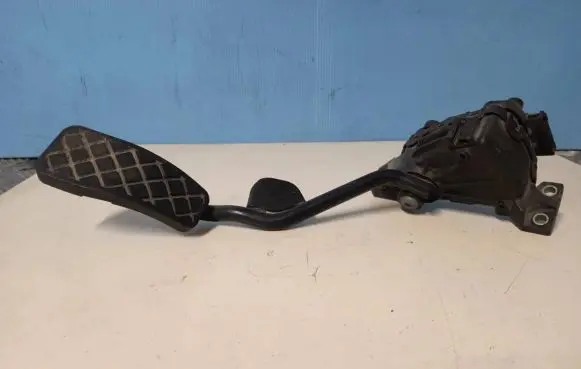 Audi A4 S4 B6 8E 8H Accelerator throttle pedal 8E2721523