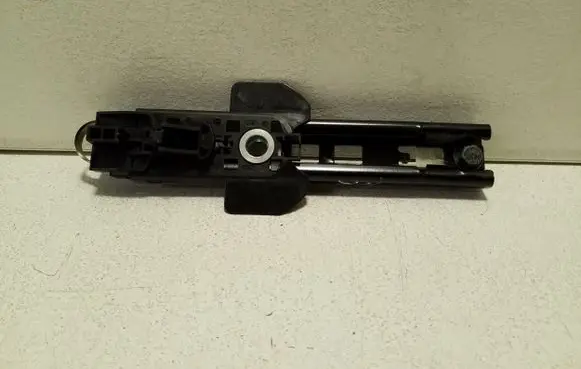 Volvo XC90 Seat belt adjustment rail 31332261
