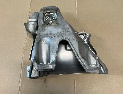 BMW X6 E71 Engine mounting bracket 6853208 2211685320803 67871110
