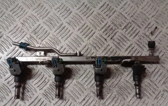 Opel Zafira B Fuel injectors set 55559375