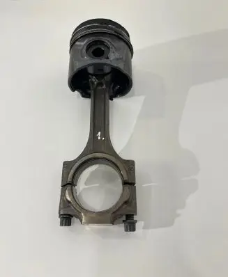 Volvo XC70 Piston with connecting rod 81L118