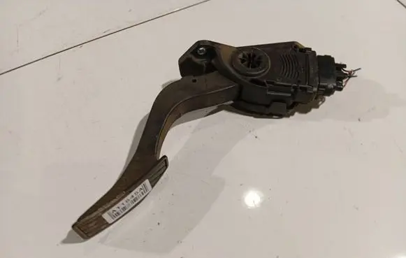 Suzuki Grand Vitara II Accelerator throttle pedal 590065J01