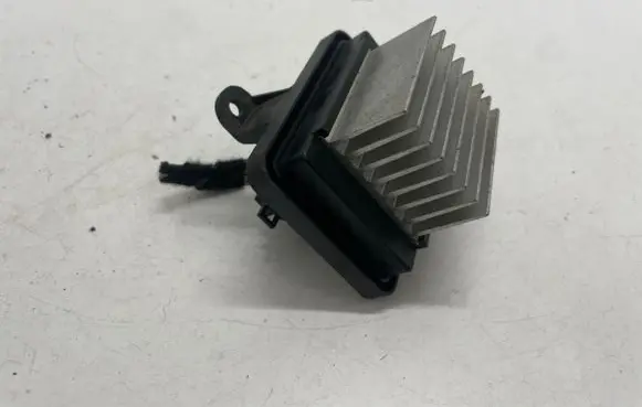 Opel Corsa F Heater blower fan relay 70150110004