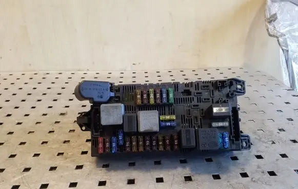 Mercedes-Benz CLS C219 Fuse module 2115454201