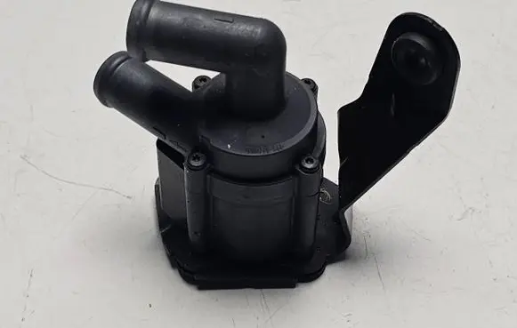 BMW 5 F10 F11 Electric auxiliary coolant/water pump 17669711 9230235 704077110