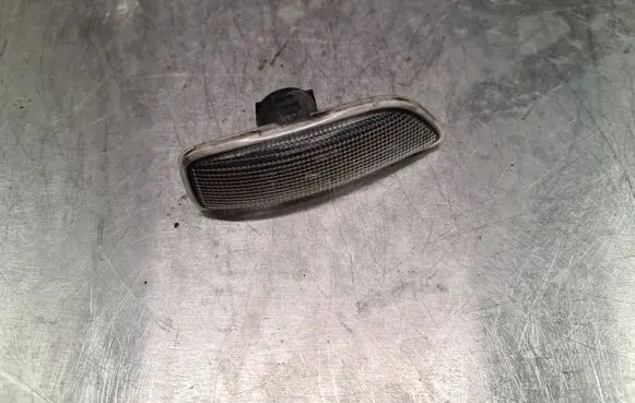 Volvo S60 Front fender indicator light 9178687 150723