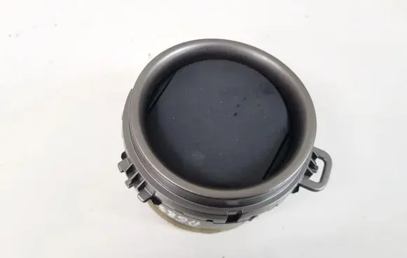 Toyota Yaris Dash center air vent grill