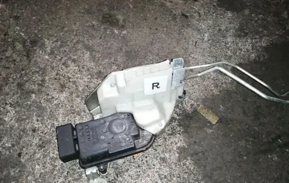 Suzuki Ignis Front door lock