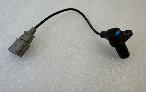 Volkswagen Touareg I Crankshaft position sensor 077905381K 0261210262