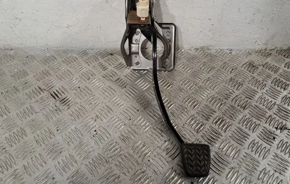 Toyota Corolla Verso AR10 Brake pedal 551060F020 471010F010
