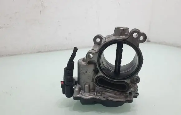 Volkswagen PASSAT B8 Throttle valve 05L128063E