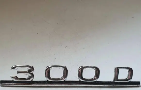 Mercedes-Benz 200 300 W123 Manufacturers badge/model letters 1238170915
