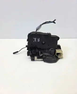 BMW 3 E90 E91 Front door lock 7059967 A048315