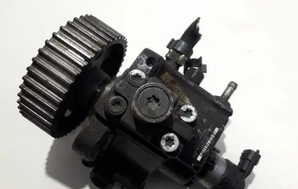 Opel Astra H Fuel injection high pressure pump 0445010128 0055204600