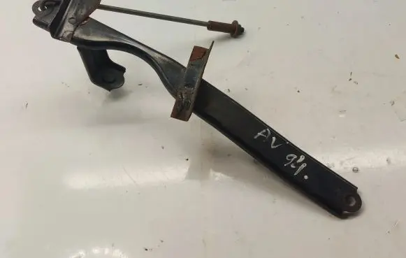 Toyota Avensis T250 Battery bracket 7440420550 7445112130