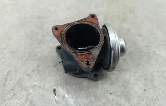 Volkswagen PASSAT B6 EGR valve 038129637D