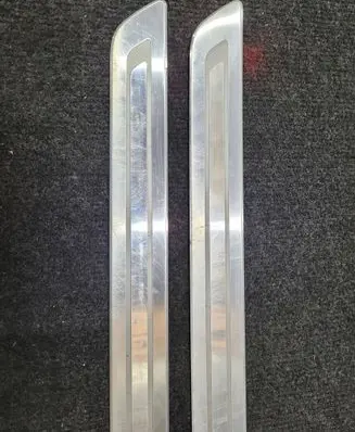 Volkswagen Tiguan Front sill trim cover 5N0853537C