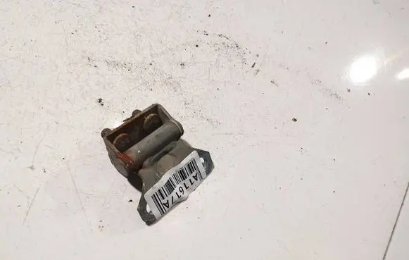 Toyota Avensis T250 Rear door lower hinge