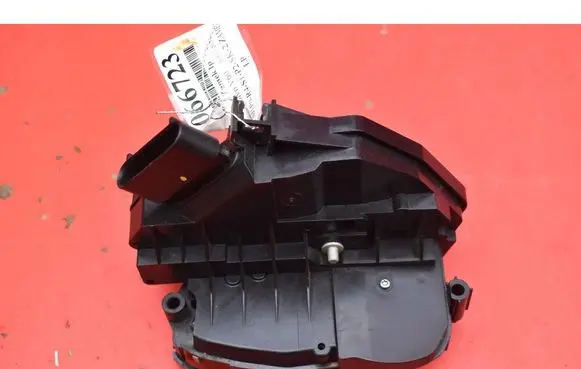 Volvo V60 Front door lock 31301738