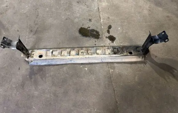Volvo XC70 Bottom radiator support slam panel 