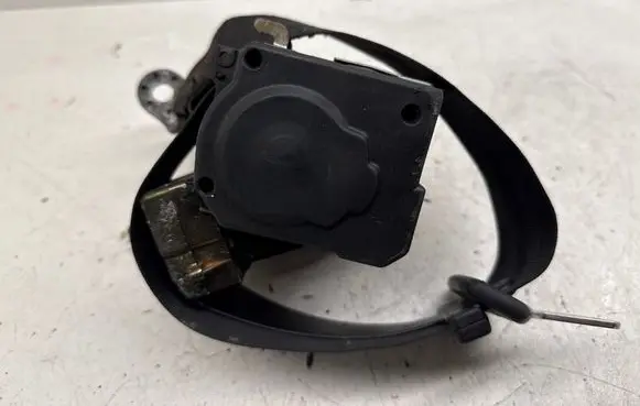 Volkswagen PASSAT B5.5 Rear seatbelt 3B9357806D