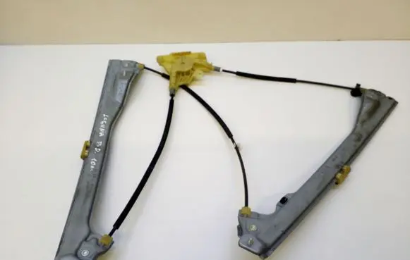 Renault Laguna III Front window lifting mechanism without motor 807000002R 97824103