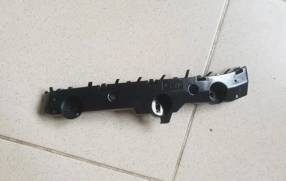 Nissan Leaf II (ZE1) Front bumper mounting bracket 622255SK0A