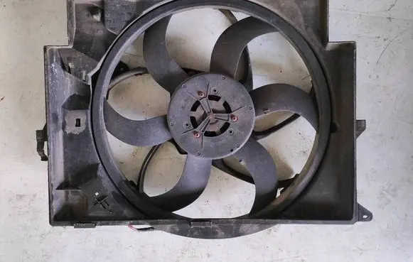 BMW X1 E84 Electric radiator cooling fan 7588974