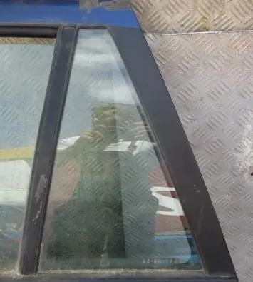 Peugeot 406 Rear vent window glass 