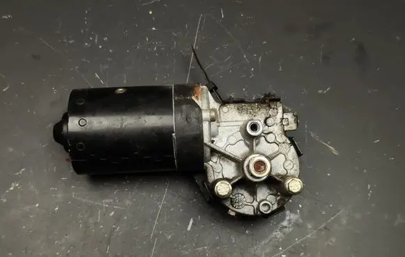 Volkswagen Golf III Wiper motor 058971222 390241123 1H1955113B