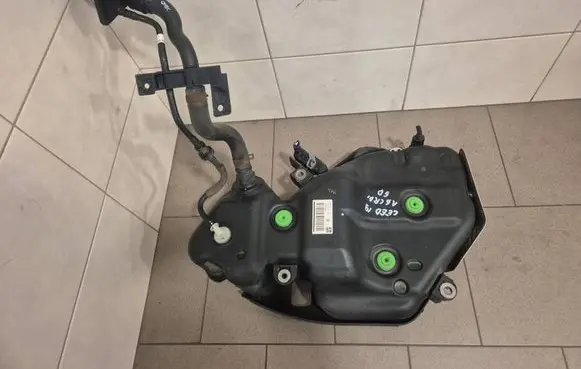 KIA Ceed AdBlue liquid reservoir 31500J7900