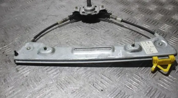 Rear door manual window regulator