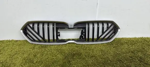 BMW 1 F70 Front bumper upper radiator grill 5a3cf60 5a35d15