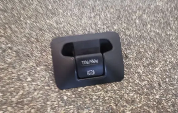 Volvo V70 Hand parking brake switch 30773539