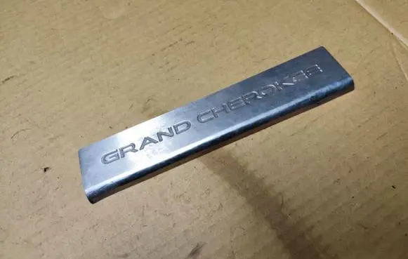 Jeep Grand Cherokee (WJ) Rear sill trim cover