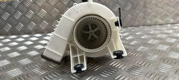 Toyota RAV 4 (XA40) Hybrid/electric vehicle battery fan G923048080 1173006463