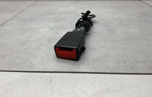 Volkswagen Jetta VI Front seatbelt buckle 5C6857755